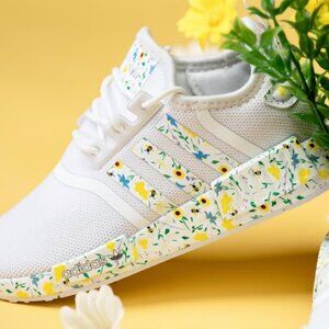 *NIB* Adidas NMD R1 Daisy Bee, 5.5 Youth/ 7 Women's